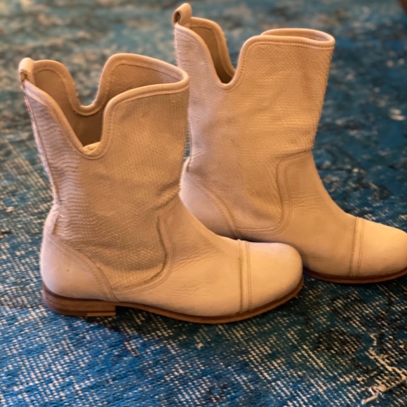 Ankle boot soft and supple Nubuck ♥️NWOT♥️ - Picture 3 of 9